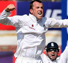 Indians in troube after Swann double strike Indians in troube after Swann double strike
