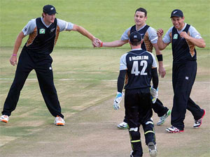 New Zealand beat Zimbabwe by 10 wickets New Zealand beat Zimbabwe by 10 wickets