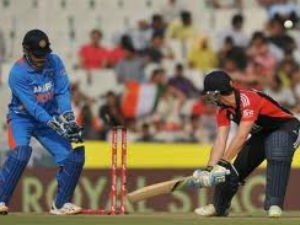 India bowl out England for 220 India bowl out England for 220