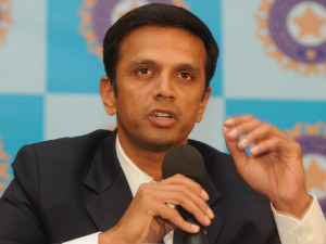 Dravid backs Dhoni to remain as captain Dravid backs Dhoni to remain as captain