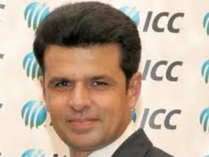 Umpire Aleem Dar in no mood to retire Umpire Aleem Dar in no mood to retire