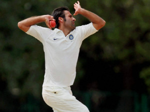 J&K CM praises Parvez Rasool J&K CM praises Parvez Rasool