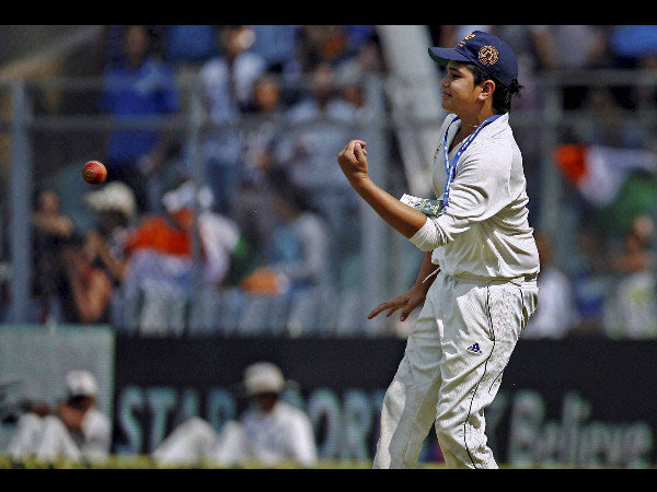 Son Arjun ball boy in Sachin final Test Son Arjun ball boy in Sachin final Test