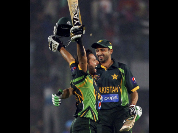 Afridi seals thriller with 2 sixes Afridi seals thriller with 2 sixes