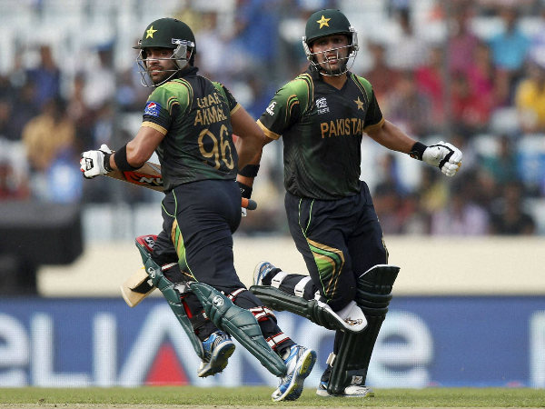 Pakistan hold nerve to edge Australia Pakistan hold nerve to edge Australia